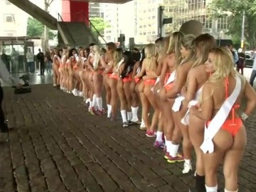 Frame 15.958602 de: Madre e hija entre las 27 candidatas para obtener el título de Miss 'Bum Bum' 2016 que se celebra en Brasil Frame 15.958602 de: Madre e hija entre las 27 candidatas para obtener el título de Miss 'Bum Bum' 2016 que se celebra en Brasil