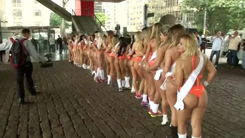 Frame 15.958602 de: Madre e hija entre las 27 candidatas para obtener el título de Miss 'Bum Bum' 2016 que se celebra en Brasil