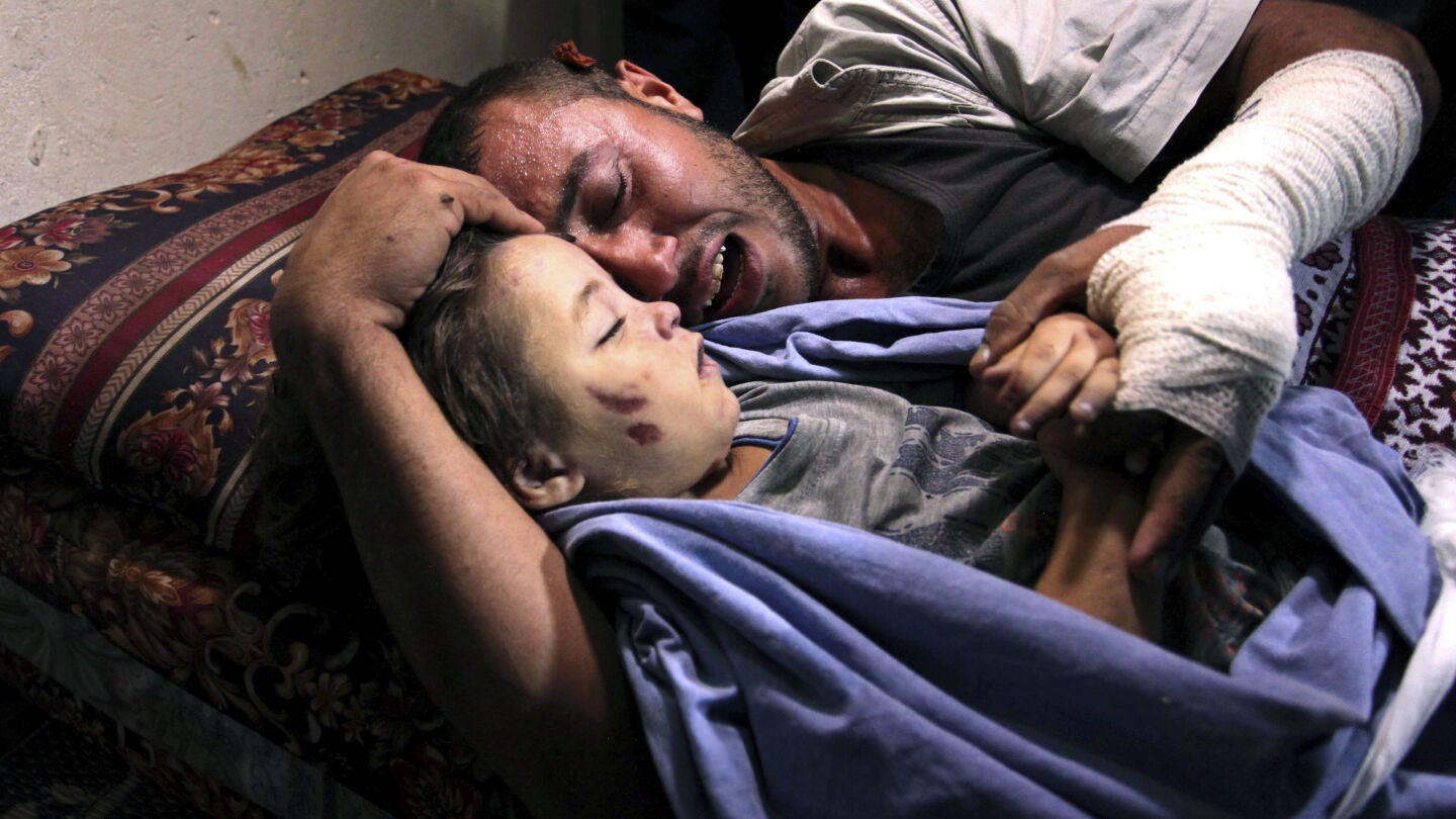 El bloqueo de Israel a la Franja de Gaza impide que Ashraf Abu Amra recoja dos galardones por dos fotograf&iacute;as sobre la situaci&oacute;n en el territorio