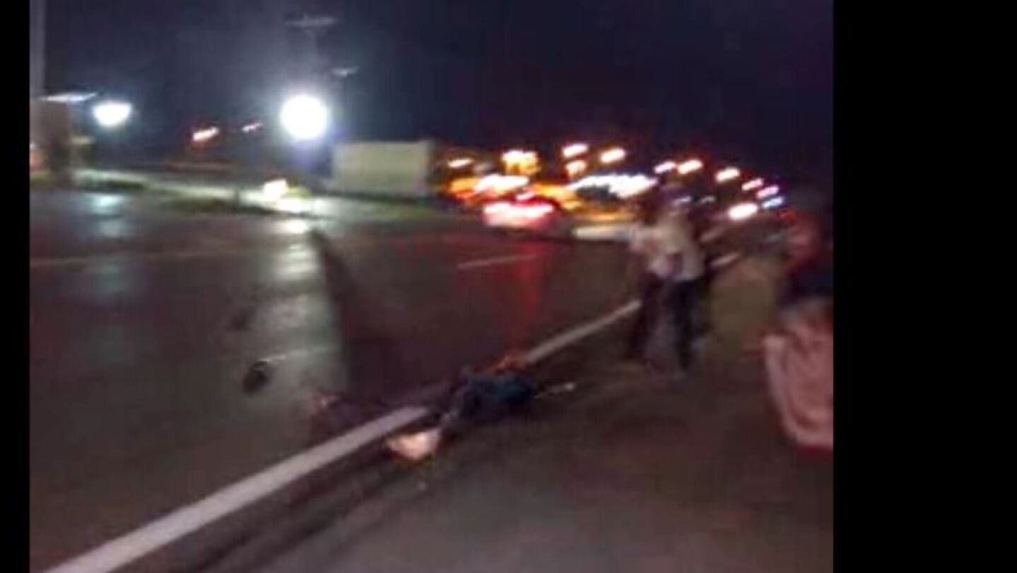 Un veh&iacute;culo atropella a un joven en Ferguson en el segundo aniversario de la muerte de Michael Brown