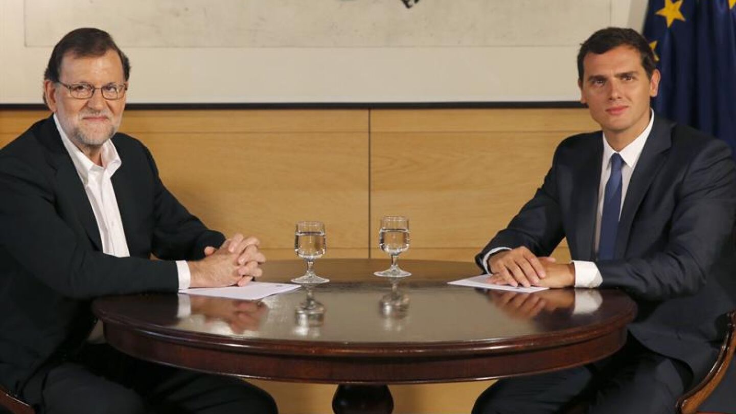 Rajoy con Rivera momentos antes de su reuni&oacute;n