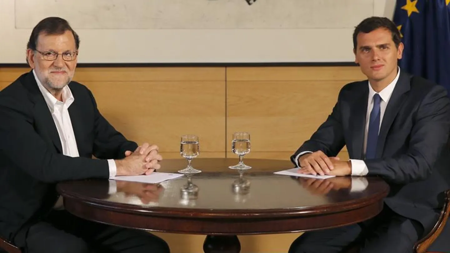 Rajoy con Rivera momentos antes de su reunión Rajoy con Rivera momentos antes de su reunión