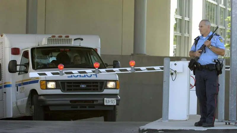Polic&iacute;a Canad&aacute;