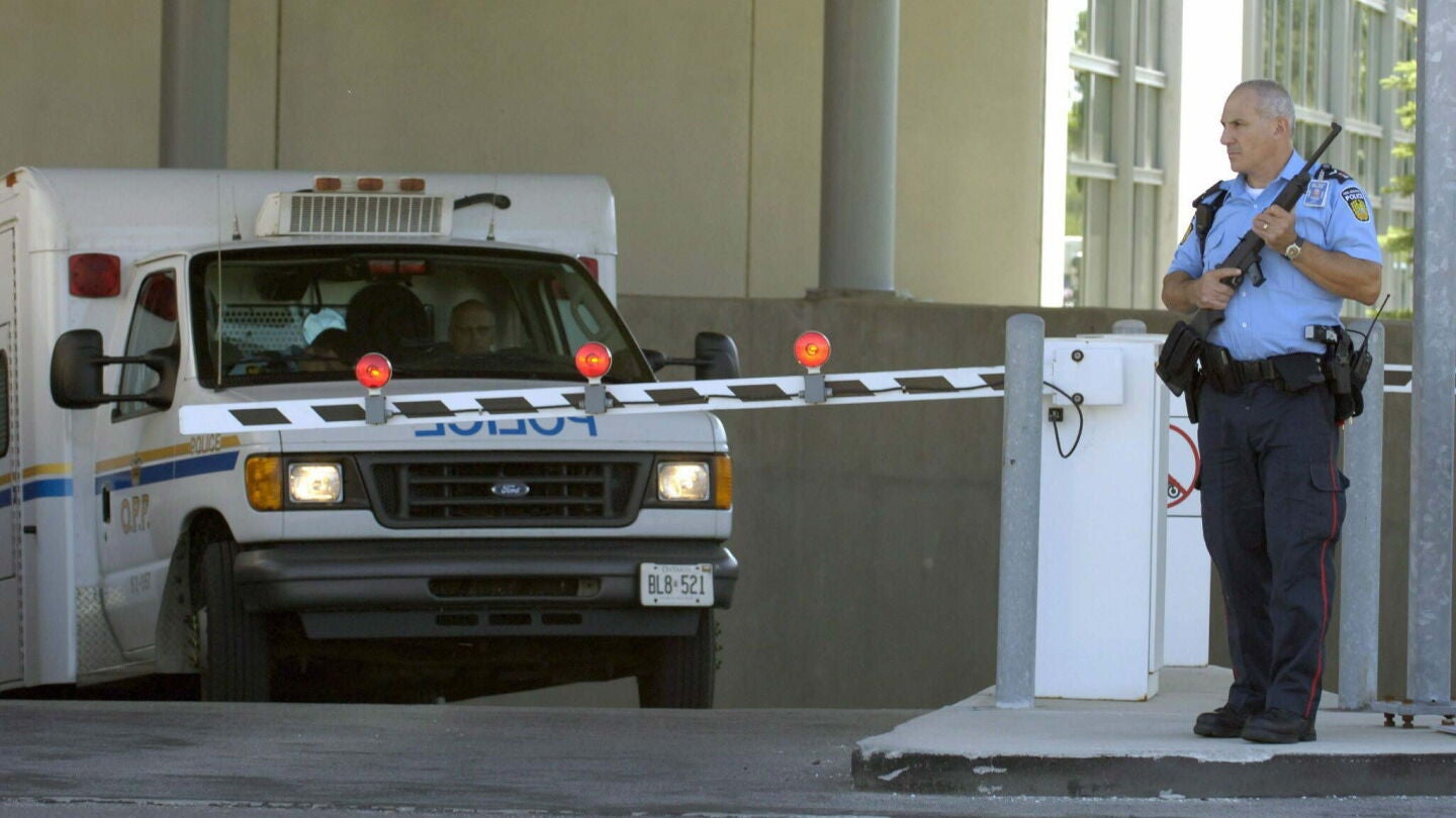 Polic&iacute;a canadiense