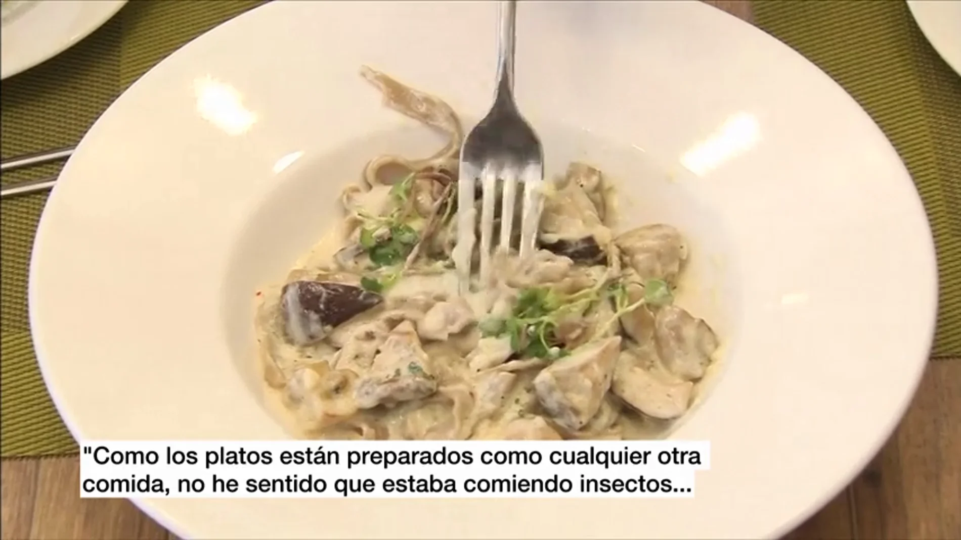Frame 17.288472 de: Un chef en Corea del Sur crea un restaurante especializado en cocinar con insectos sin que lo parezca 