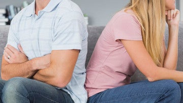 Hombre y mujer enfadados