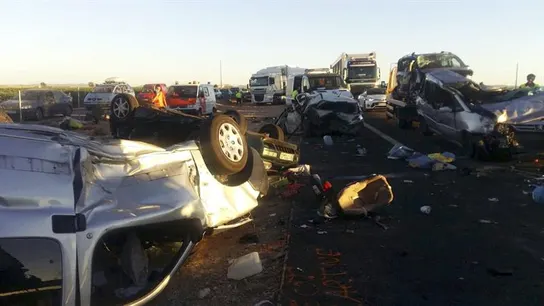 Una imagen del accidente en Manzanares (Ciudad Real) con 22 coches implicados Una imagen del accidente en Manzanares (Ciudad Real) con 22 coches implicados