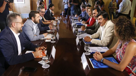 Equipos negociadores de Ciudadanos y PP, reunidos Equipos negociadores de Ciudadanos y PP, reunidos
