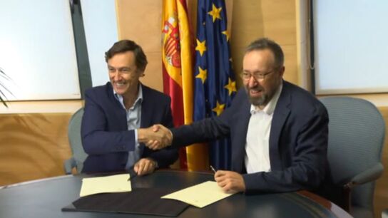 PP y Ciudadanos firman el pacto anticorrupci&oacute;n