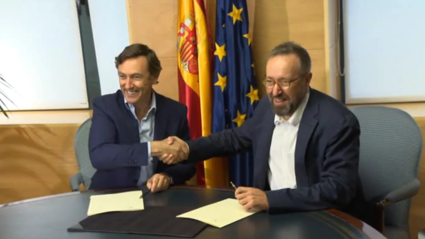 PP y Ciudadanos firman el pacto anticorrupción PP y Ciudadanos firman el pacto anticorrupción