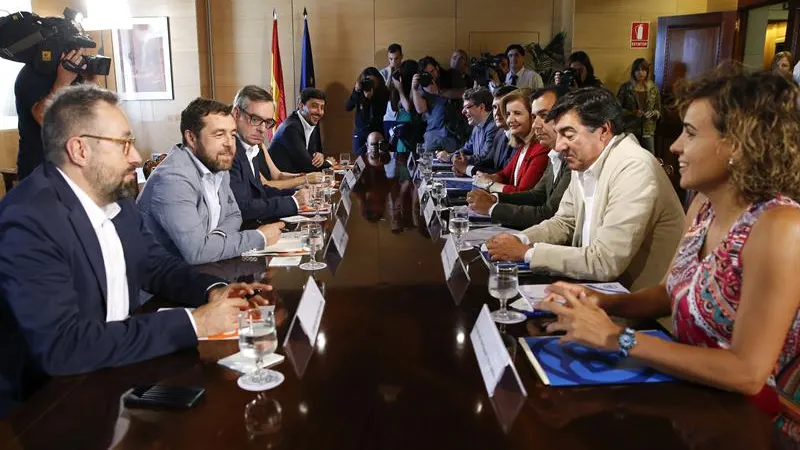 El PP y Ciudadanos en la mesa de negociación