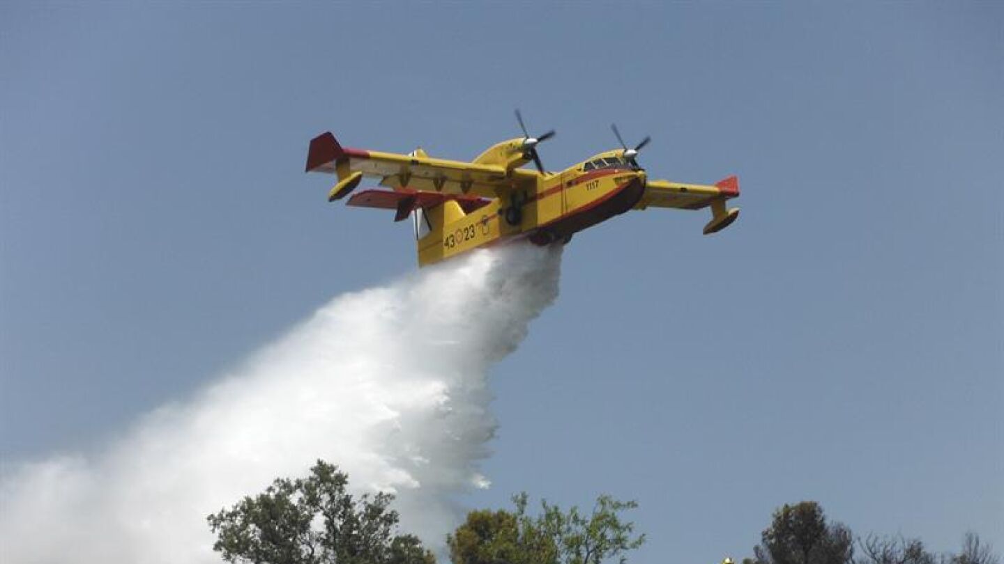 Avi&oacute;n trabajando en la zona