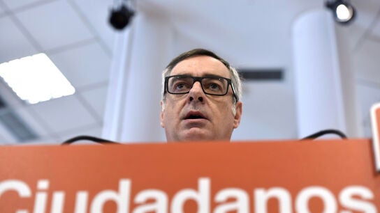 Jos&eacute; Manuel Villegas ante los medios