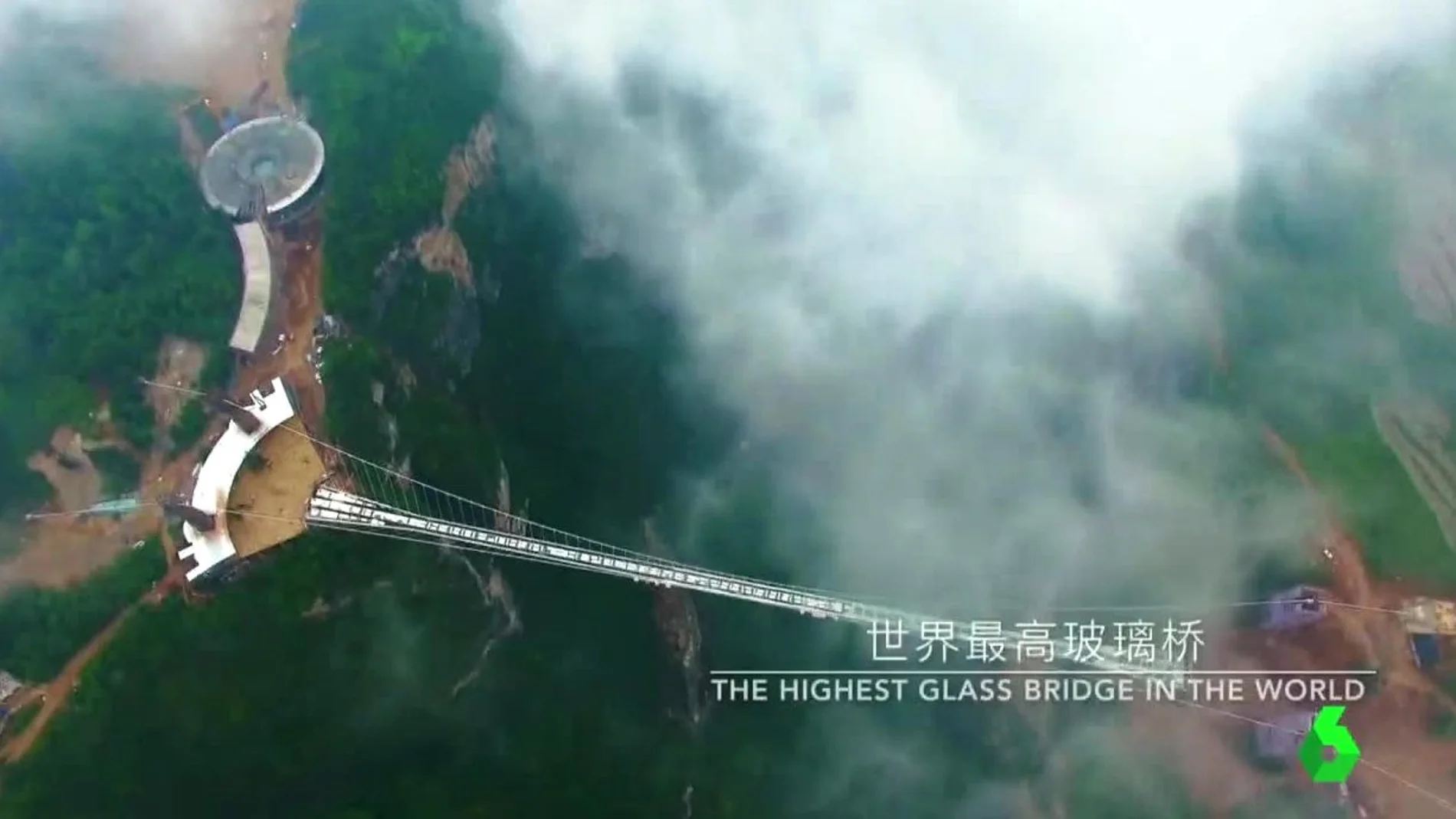 El mayor puente de cristal del mundo, en China
