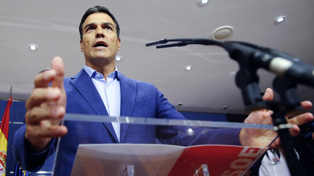 Pedro Sánchez ante los medios de comunicación (Archivo) Pedro Sánchez ante los medios de comunicación (Archivo)
