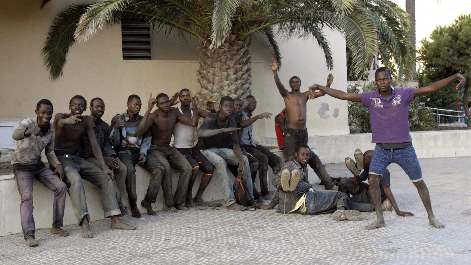 Algunos de los inmigrantes a su llegada a Melilla 