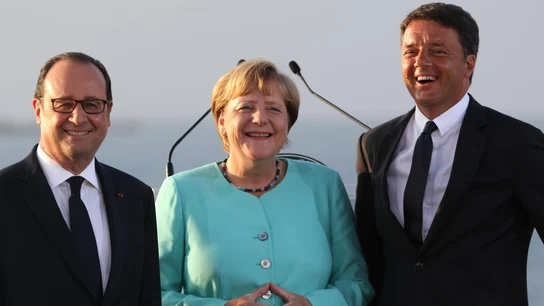 François Hollande, Angela Merkel y Matteo Renzi ofrecen una rueda de prensa conjunta tras su reunión. François Hollande, Angela Merkel y Matteo Renzi ofrecen una rueda de prensa conjunta tras su reunión.
