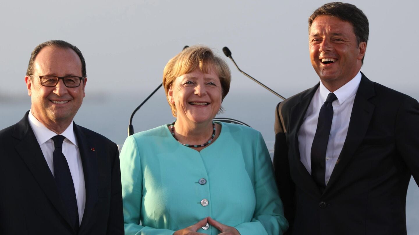 Fran&ccedil;ois Hollande, Angela Merkel y Matteo Renzi ofrecen una rueda de prensa conjunta tras su reuni&oacute;n.