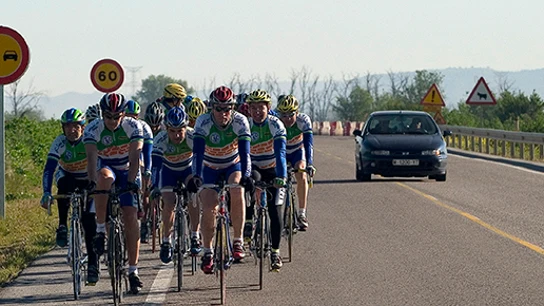 Ciclistas en la carretera Ciclistas en la carretera