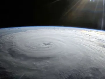 Vista del Huracán Danielle desde la ISS. Vista del Huracán Danielle desde la ISS.