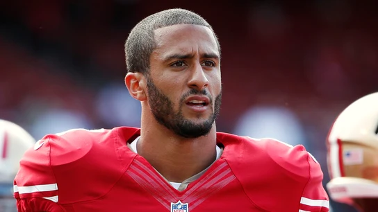 Colin Kaepernick, antes del partido contra los Denver Broncos Colin Kaepernick, antes del partido contra los Denver Broncos