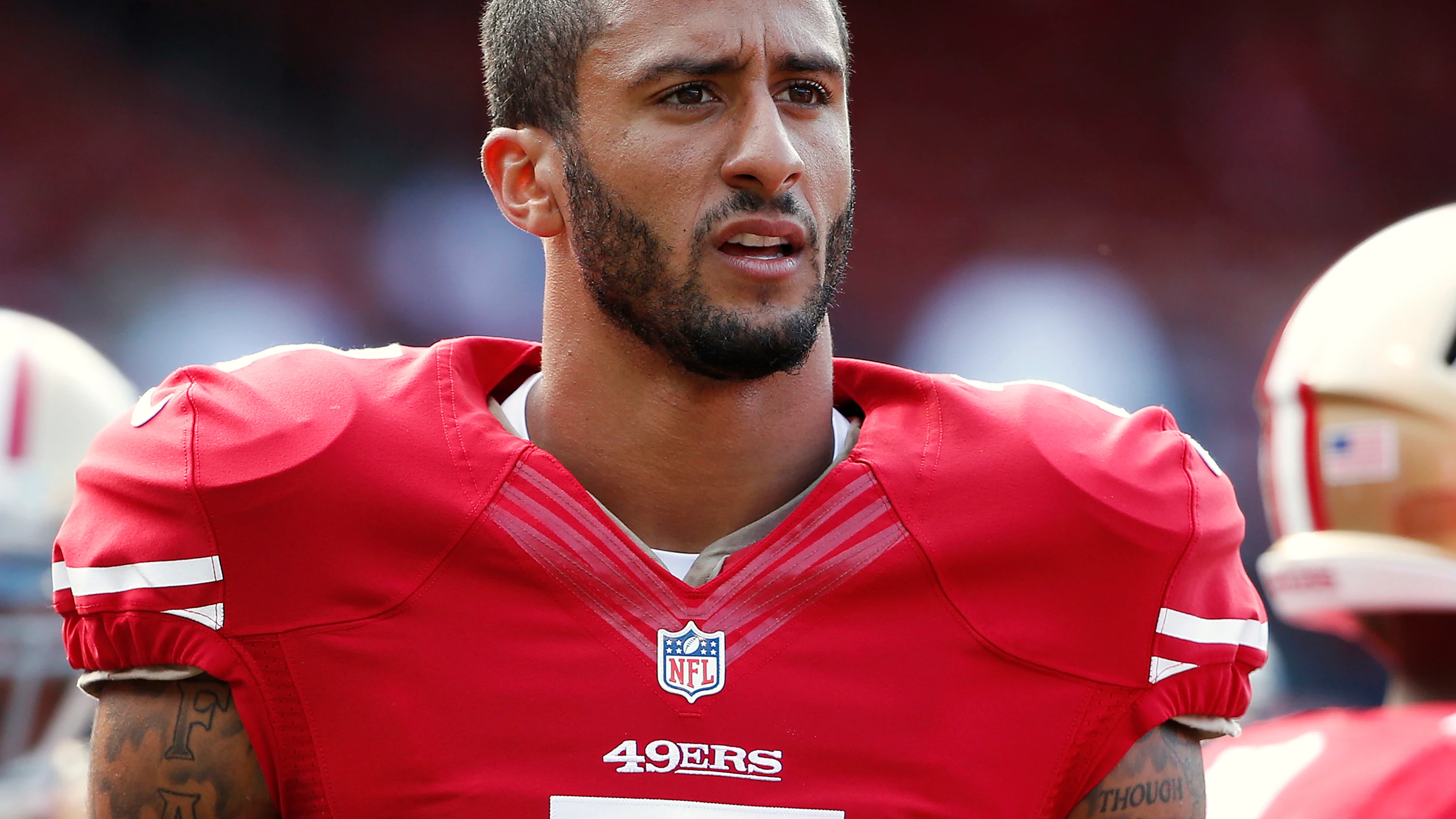 Colin Kaepernick, antes del partido contra los Denver Broncos