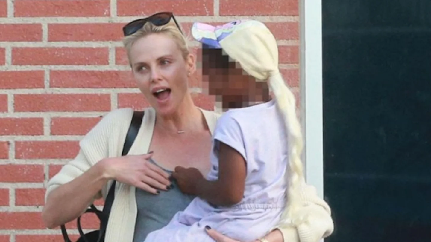 Charlize Theron con su hijo Jackson Charlize Theron con su hijo Jackson