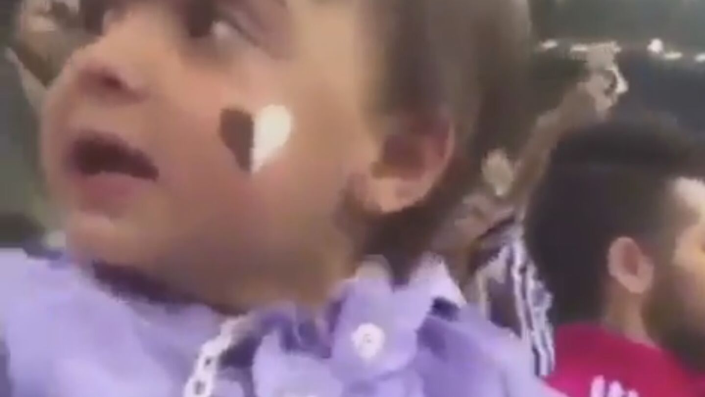 Emociona a todos cantado el himno de la Juventus