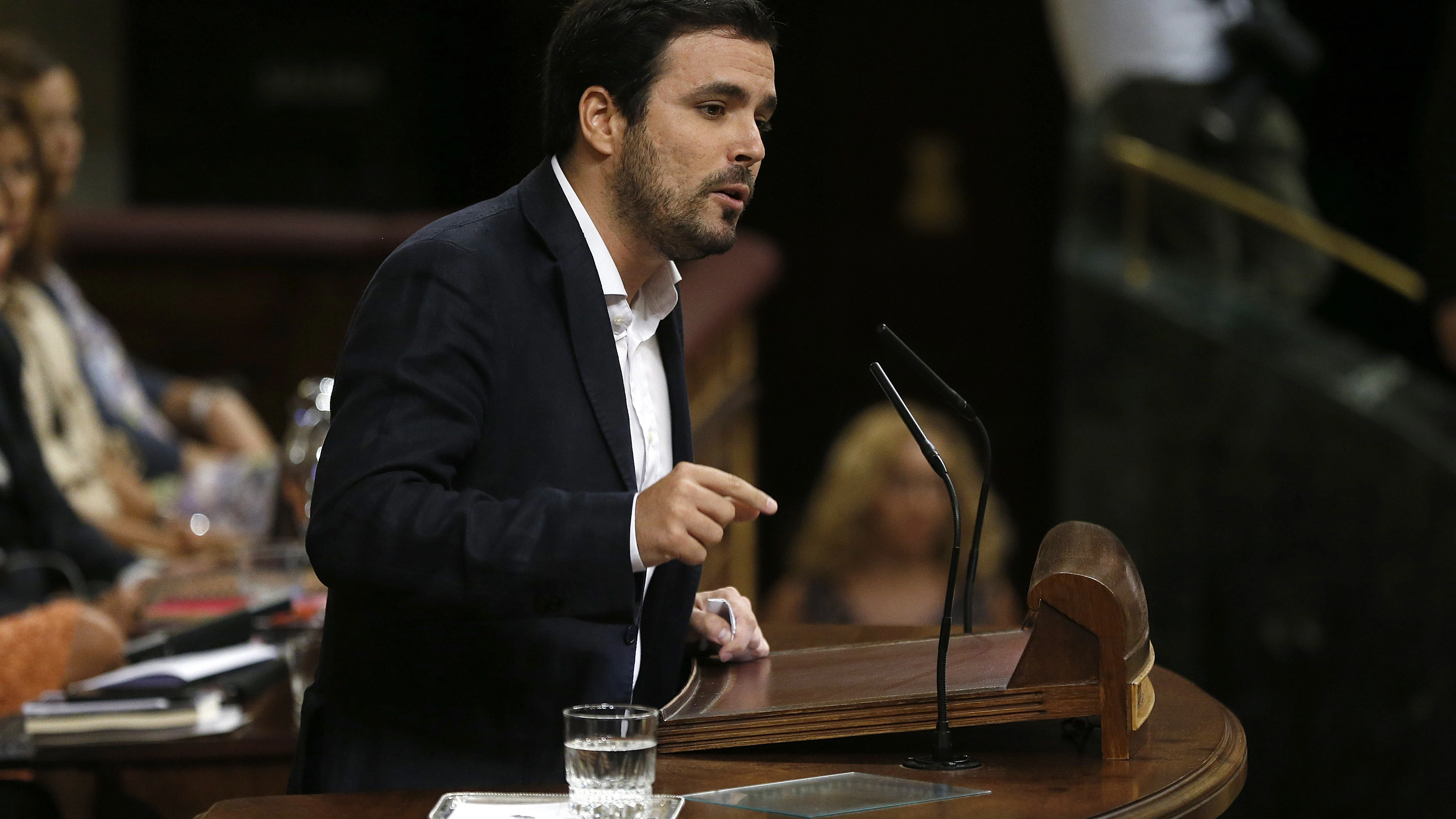 Alberto Garzón, a Rajoy: "Es usted el líder de la organización corrupta que ha gobernado el país los últimos cinco años" Alberto Garzón, a Rajoy: "Es usted el líder de la organización corrupta que ha gobernado el país los últimos cinco años"
