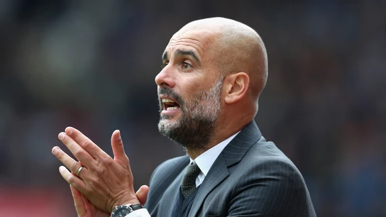 Guardiola, en el banquillo del Manchester City Guardiola, en el banquillo del Manchester City