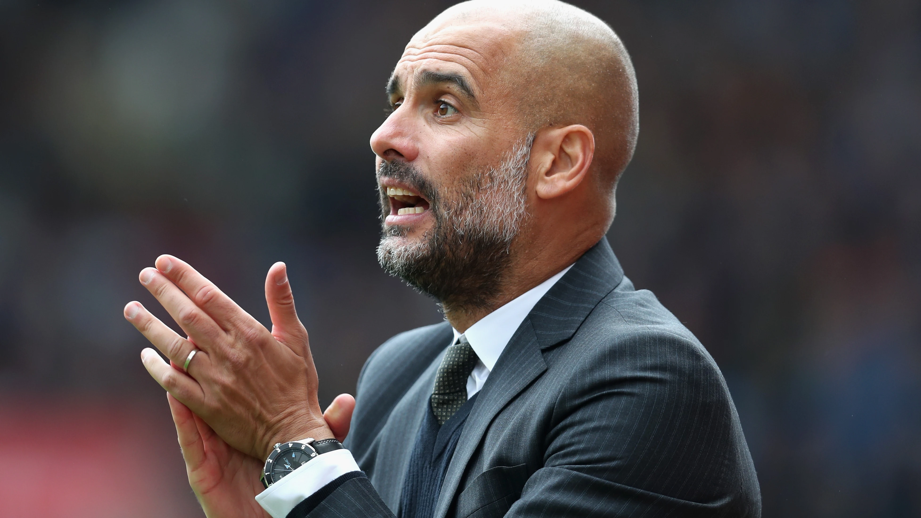 Guardiola, en el banquillo del Manchester City Guardiola, en el banquillo del Manchester City