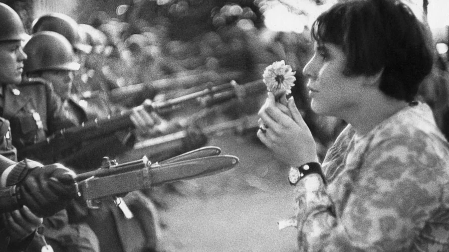 Washington, 21 de octubre de 1967. Marcha ante el Pentágono en favor de la paz en Vietnam Washington, 21 de octubre de 1967. Marcha ante el Pentágono en favor de la paz en Vietnam