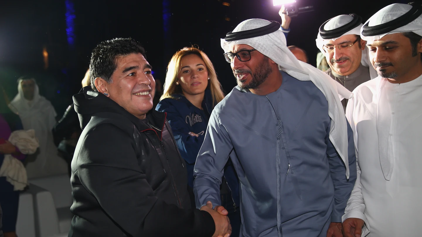Argentina no deja viajar a Maradona a Dubai. Argentina no deja viajar a Maradona a Dubai.