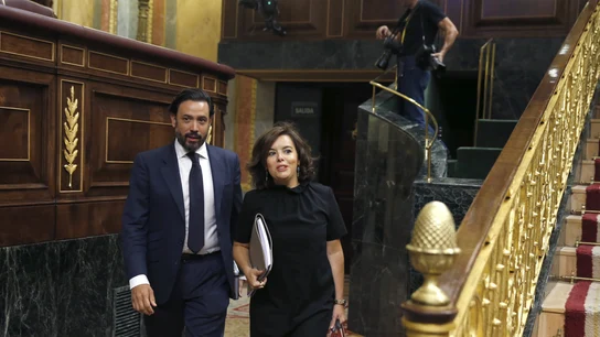 Sáenz de Santamaría: "Necesitamos al PSOE, creo que Sánchez debe reflexionar, la única que pierde es España" Sáenz de Santamaría: "Necesitamos al PSOE, creo que Sánchez debe reflexionar, la única que pierde es España"