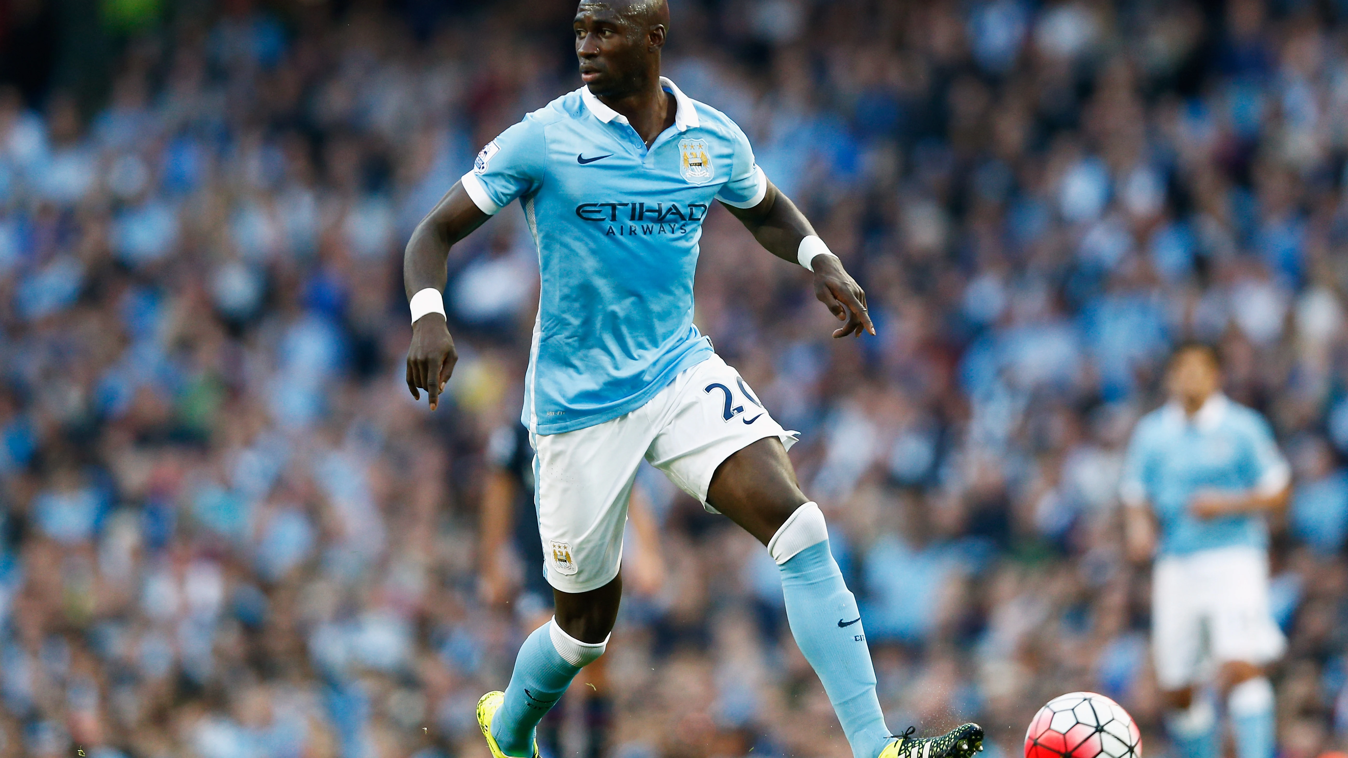 Mangala, a punto de firmar su cesión con el Valencia. Mangala, a punto de firmar su cesión con el Valencia.