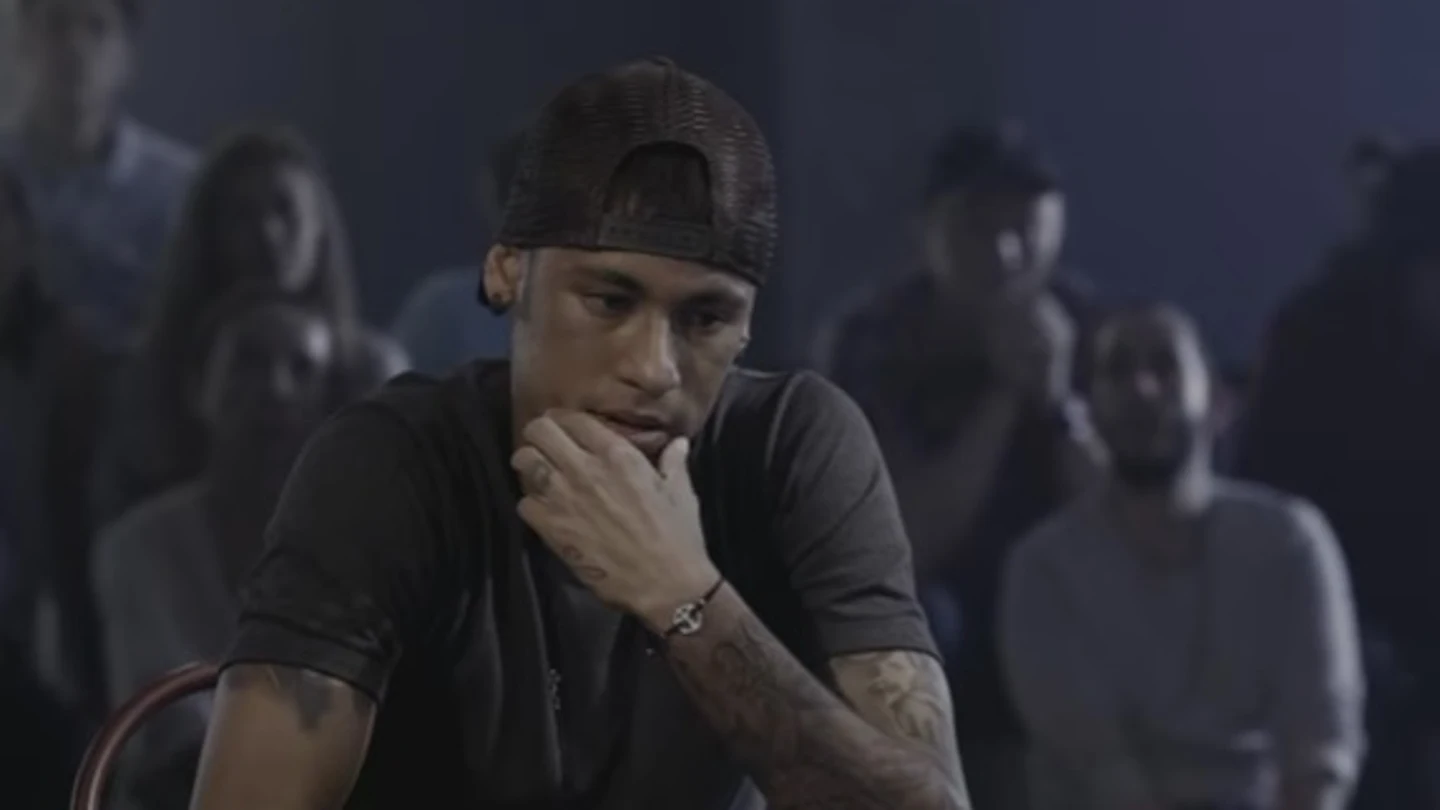 Neymar se divierte jugando al poker Neymar se divierte jugando al poker