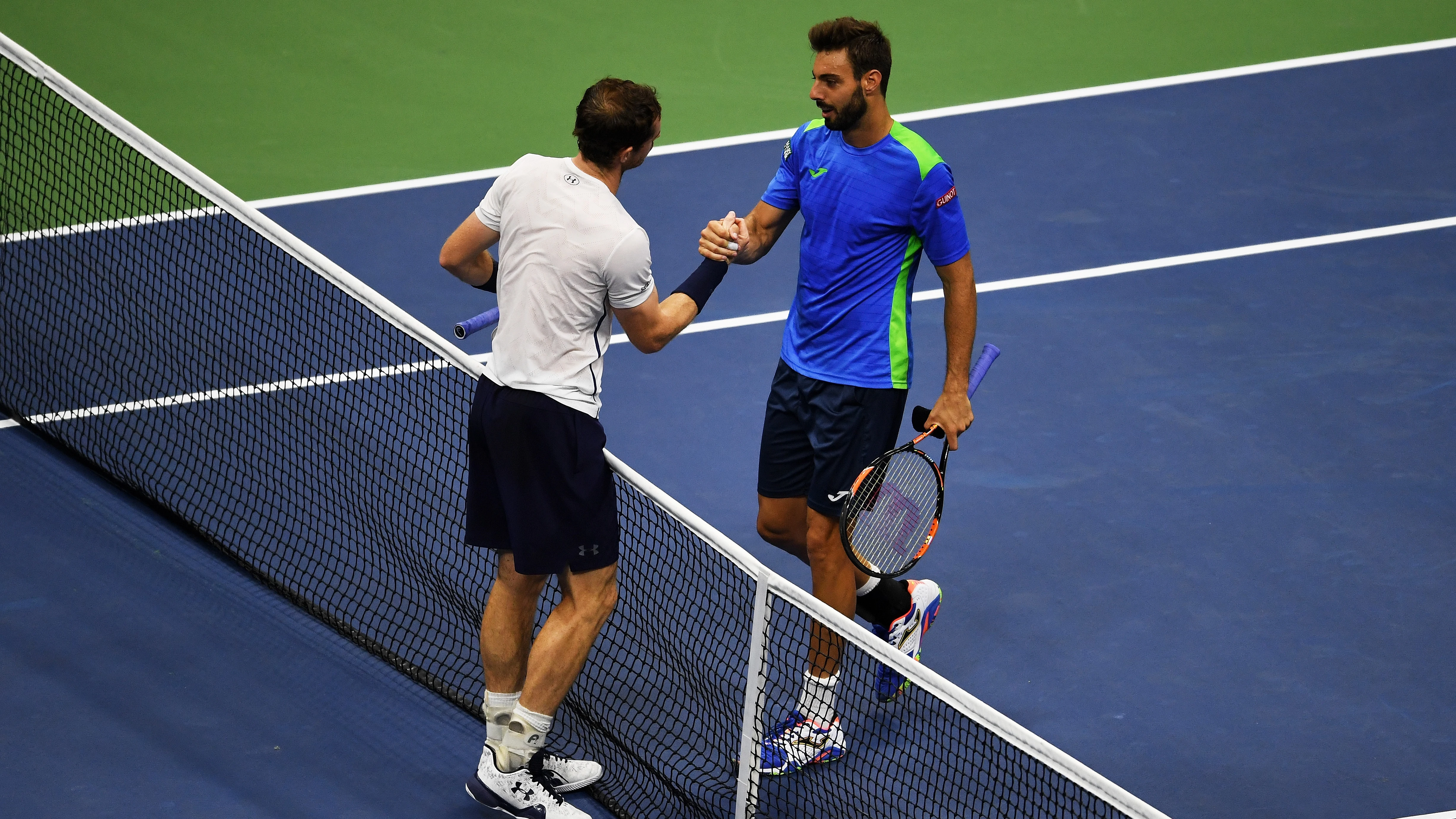 Andy Murray saluda a Granollers tras el partido