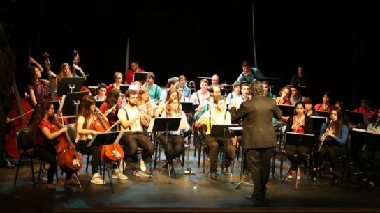 J&oacute;venes m&uacute;sicos