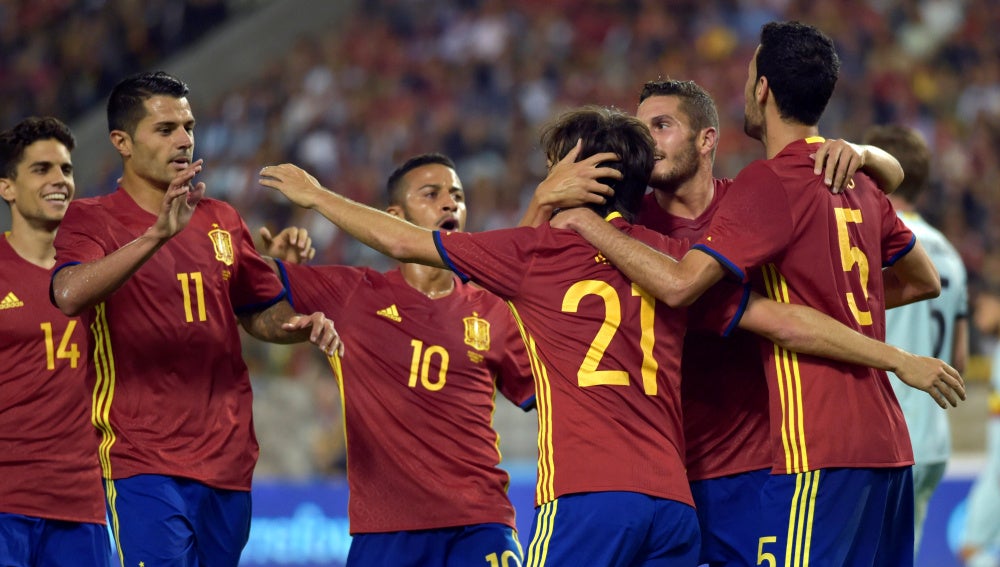 Los jugadores de España celebran el gol de Silva ante Bélgica