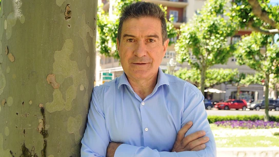 Manolo Cadena deja de ser seleccionador nacional de balonmano. Manolo Cadena deja de ser seleccionador nacional de balonmano.