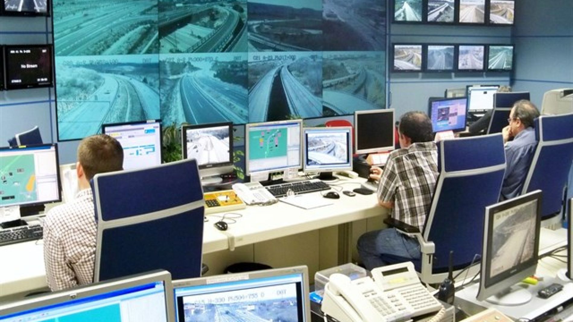 Trabajadores en la Direcci&oacute;n General de Tr&aacute;fico