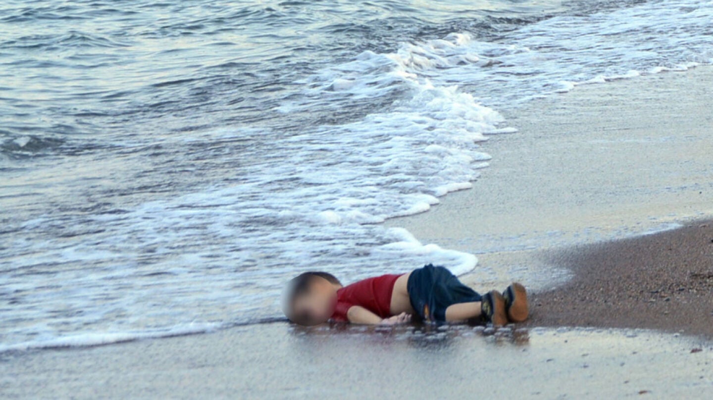 La muerte de Aylan, una imagen que indujo a promesas que se ahogaron con el peque&ntilde;o