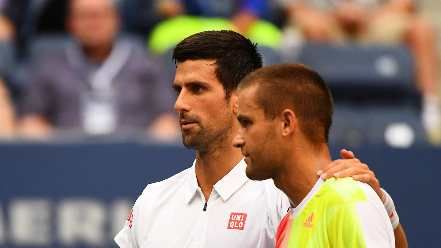 Djokovic y Youzhny se saludan después del partido Djokovic y Youzhny se saludan después del partido