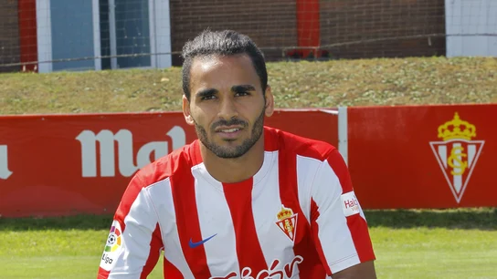 Douglas en su presentación con el Sporting. Douglas en su presentación con el Sporting.