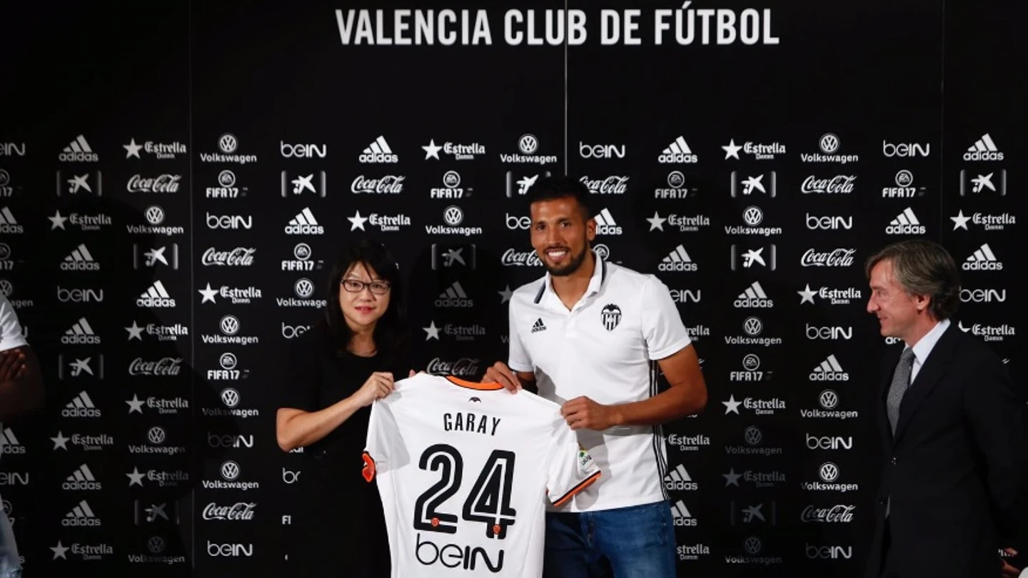 Garay, presentado como jugador del Valencia. Garay, presentado como jugador del Valencia.