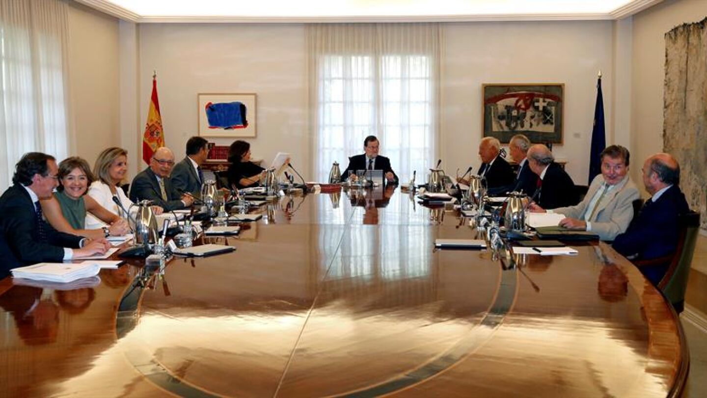 El jefe del Gobierno, Mariano Rajoy, preside la habitual reuni&oacute;n del viernes del Consejo de Ministros