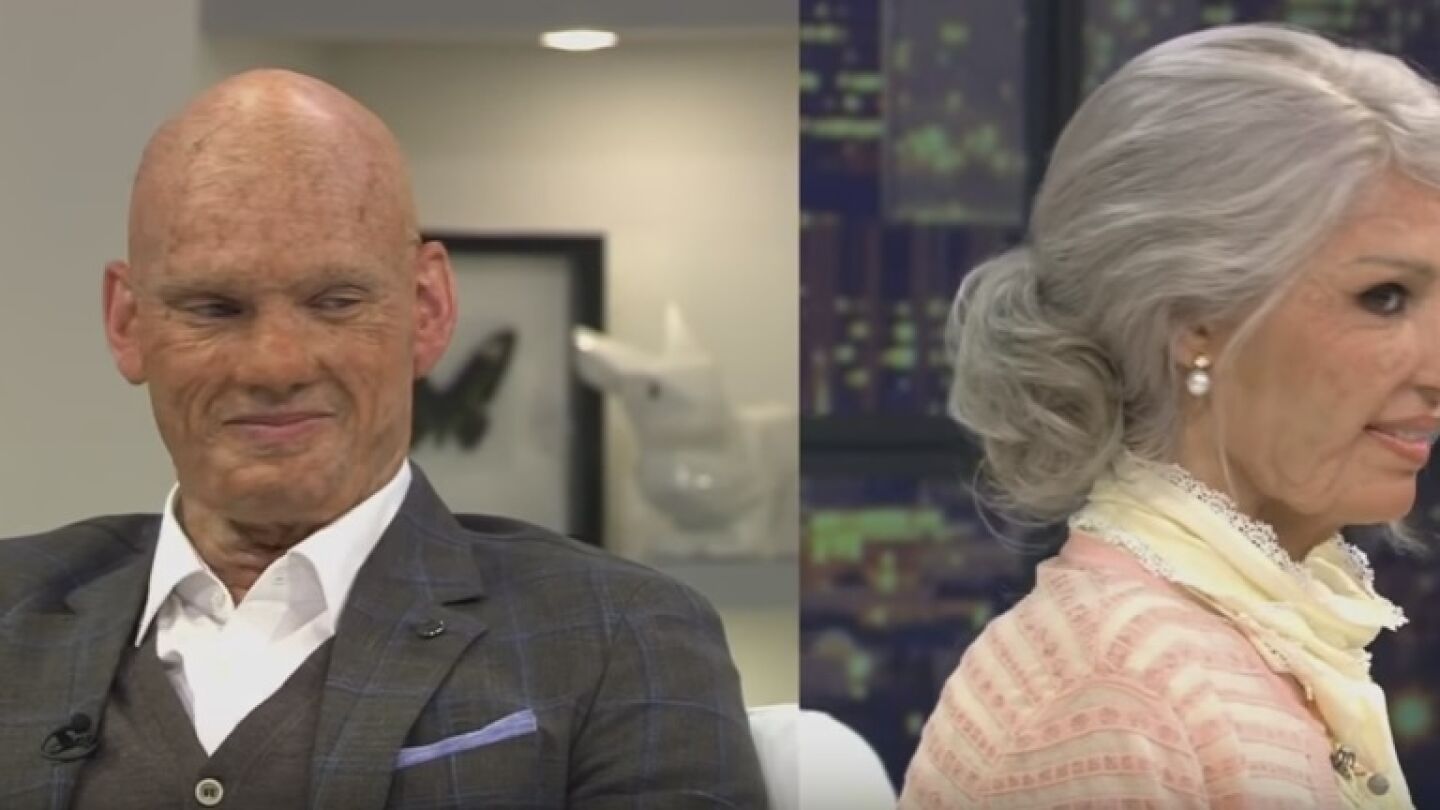 Sneijder y su mujer aparentando tener 90 a&ntilde;os.
