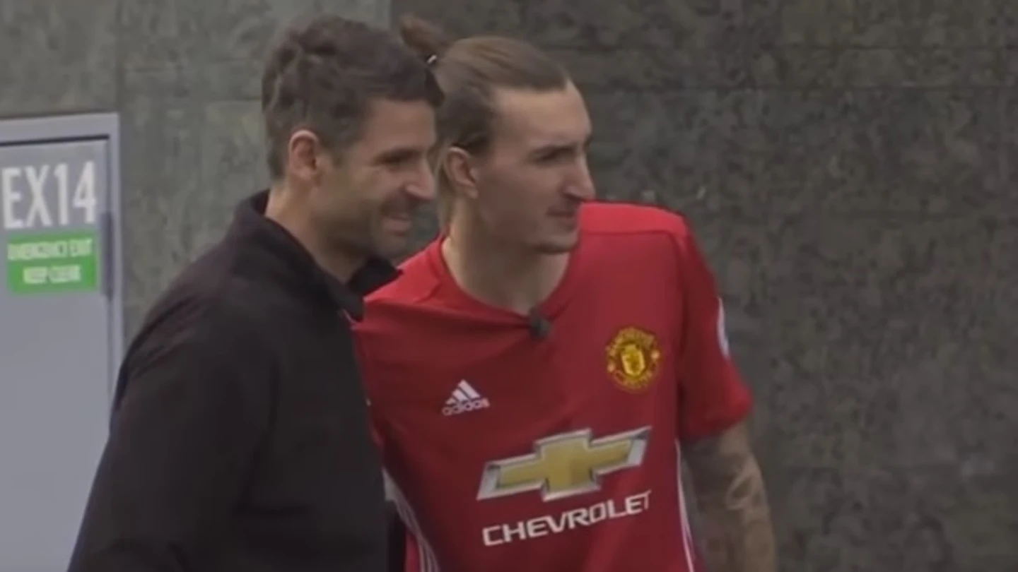El doble de Ibrahimovic que causa furor en Manchester El doble de Ibrahimovic que causa furor en Manchester