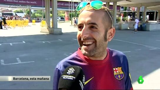 Aficionados cul&eacute;s opinando de la foto de Ra&uacute;l con el Bar&ccedil;a.