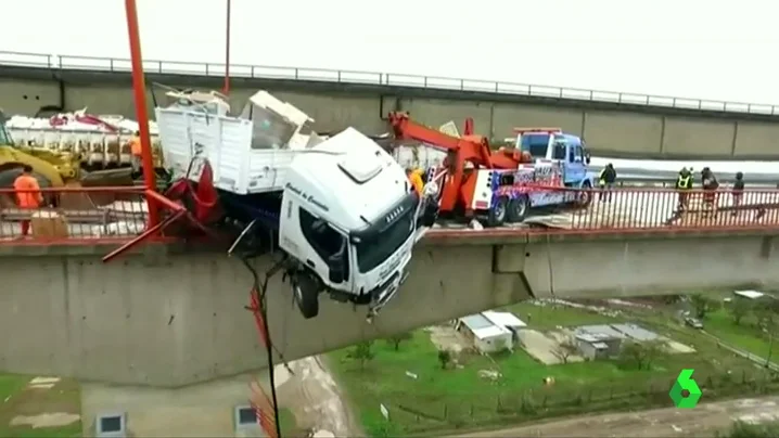 Frame 1.822318 de: camion argentina